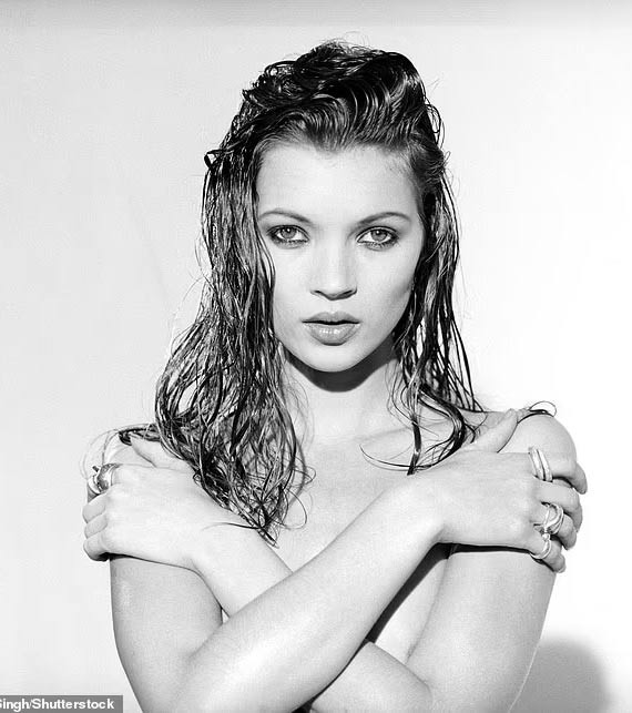 Kate Moss bước chân vào làng mẫu khi mới 14 tuổi và nhanh chóng trở thành một trong những siêu mẫu mang tính biểu tượng nhất trên thế giới. (Ảnh: Shutterstock)