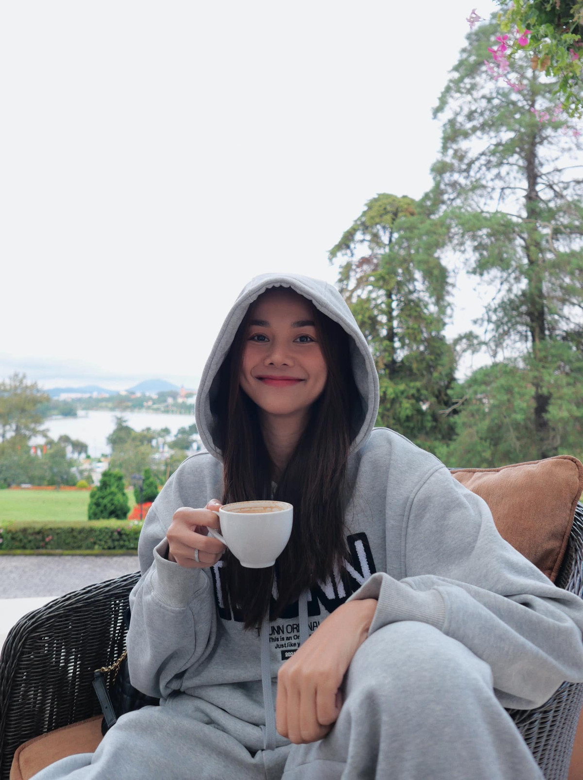 Chồng tương lai của nữ siêu mẫu phải trải qua 6-7 lớp người mới tiếp cận được người đẹp. Trong mắt Thanh Hằng, bạn trai là người tinh tế, bản lĩnh, can đảm, đem lại cho cô sự tin tưởng.