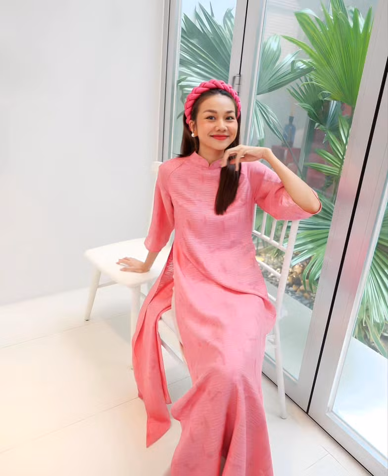 Chân dài 8X liên tục "thả hint" về ngày trọng đại của mình khiến fan của cô "đứng ngồi không yên".