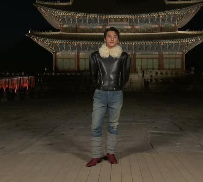 Tuy nhiên, bộ trang phục của Sơn Tùng M-TP lại trở thành chủ đề gây tranh cãi trên mạng xã hội. Ảnh cắt clip Gucci Cruise 2024.