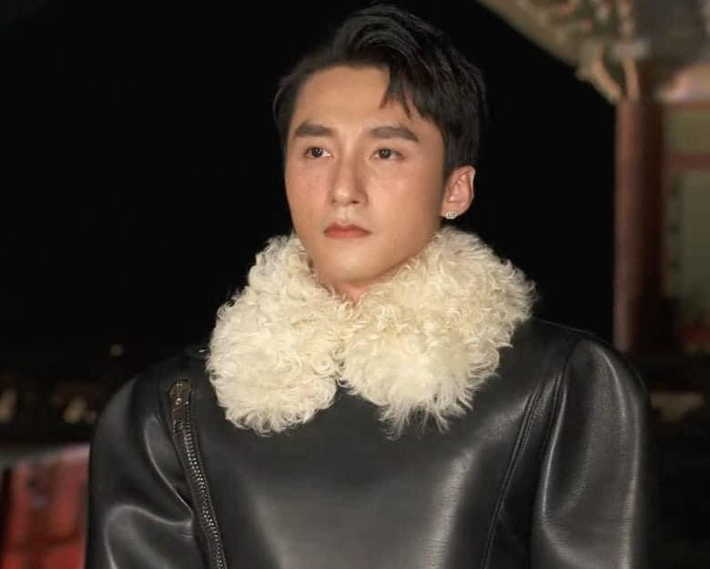 Nam ca sĩ Việt gây chú ý với gương mặt điển trai và thần thái. Ảnh cắt clip Gucci Cruise 2024.