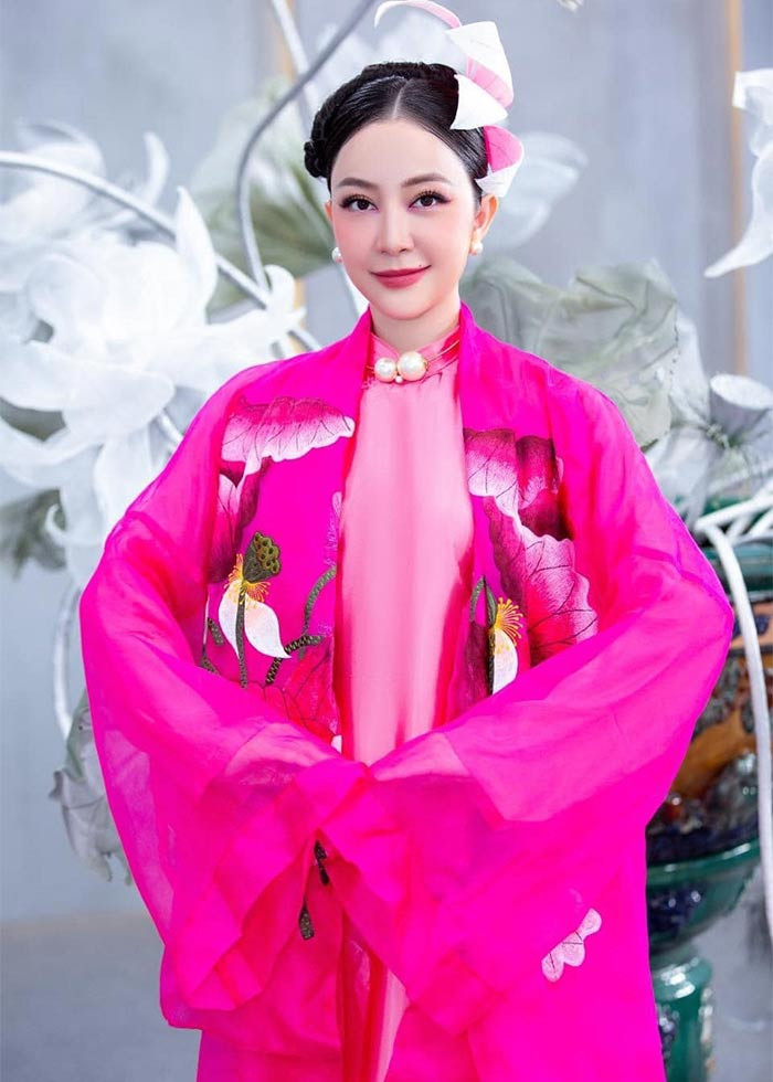 Vẻ đẹp của Linh Nga khiến cô luôn trở thành tâm điểm mỗi khi xuất hiện.