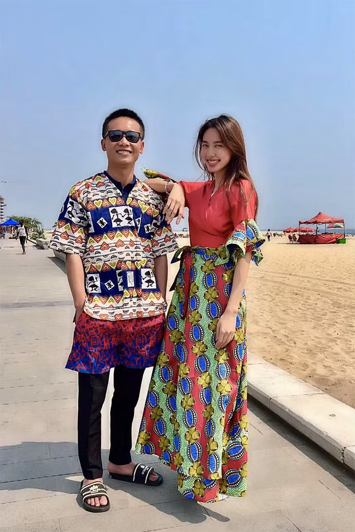 Cả hai bỗng trở thành "cặp" đẹp đôi và được fan tích cực "đẩy thuyền", thậm chí dân mạng còn "chế"... ảnh cưới của cặp đôi này.