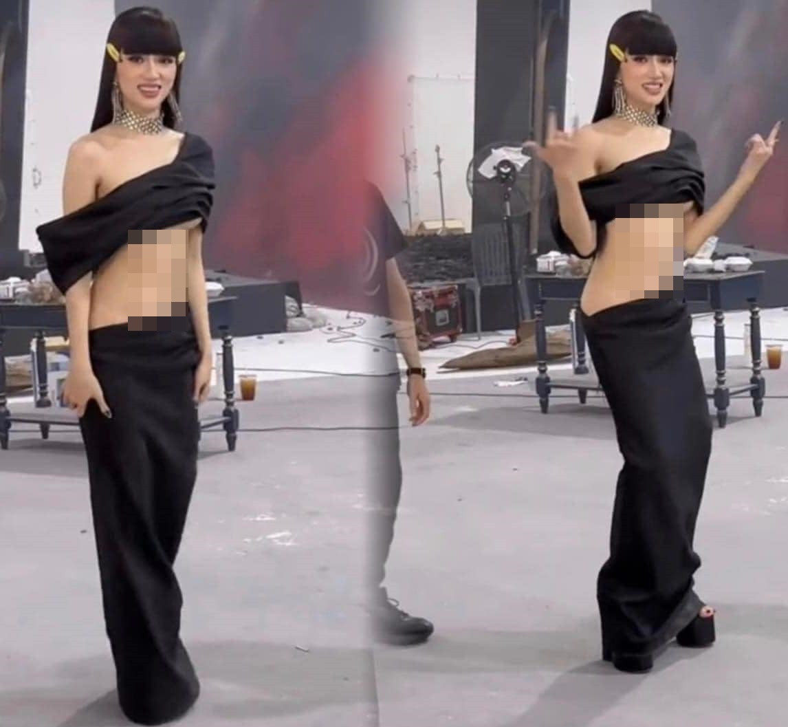 Mới đây, trên các diễn đàn chuyên về showbiz lan truyền bức ảnh thời trang gây xôn xao của huấn luyện viên Hương Giang. Trong ảnh, người đẹp diện thiết kế màu đen với phần áo ngắn chẳng "tày gang", khoe chân ngực "lấp ló". Phần chân váy dài lượt thượt với phần cạp siêu trễ trông như sắp tụt xuống. Ảnh: BMSB.