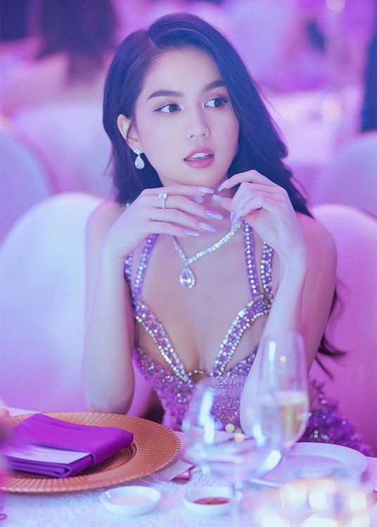 Rất chịu khó chăm sóc vóc dáng, làn da, Ngọc Trinh ngày càng trẻ đẹp dù đã ở lứa tuổi U35. (Ảnh: FBNV)