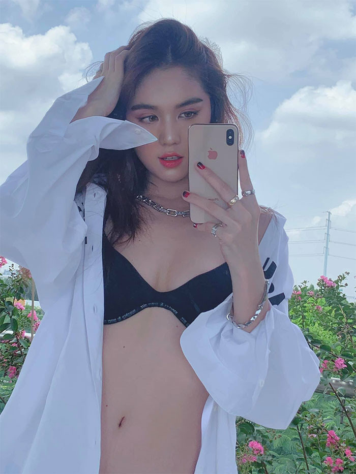 Để có body vạn người mê, người đẹp sinh năm 1989 đã rất nỗ lực tập luyện. (Ảnh: FBNV)