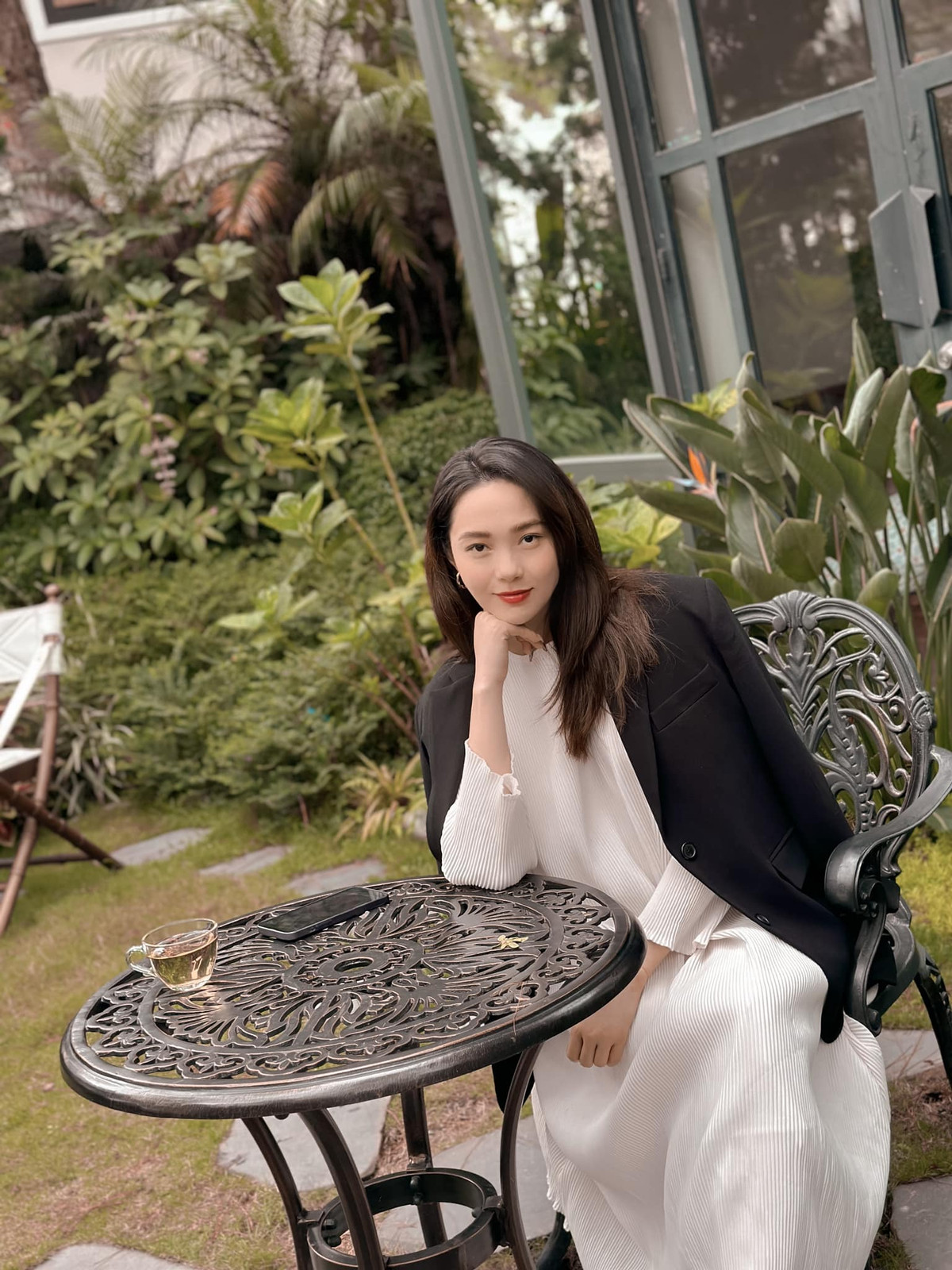 Thời gian gần đây, bà bầu Minh Hằng hạn chế công việc để dành thời gian chăm sóc cho bản thân. Nữ ca sĩ chia sẻ: "Tầm này chỉ có đi chợ và đi chơi".