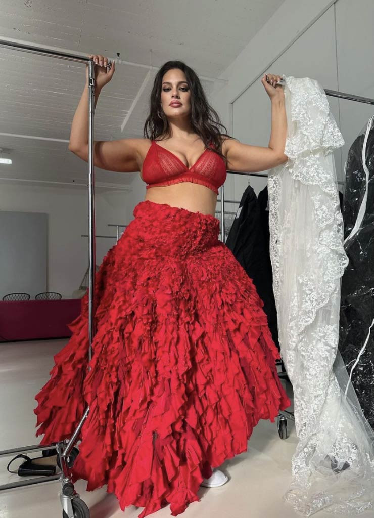 Graham được phát hiện tài năng vào năm 12 tuổi tại một trung tâm thương mại ở Nebraska, Mỹ và cô bắt đầu theo nghiệp mẫu từ đó.