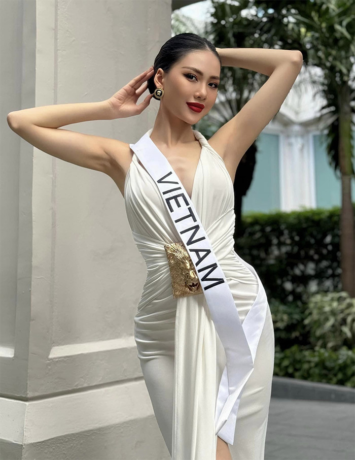 Một trong những điểm yếu của Bùi Quỳnh Hoa tại Miss Universe 2023 là khả năng tiếng Anh và ứng xử với truyền thông. (Ảnh: FBNV)