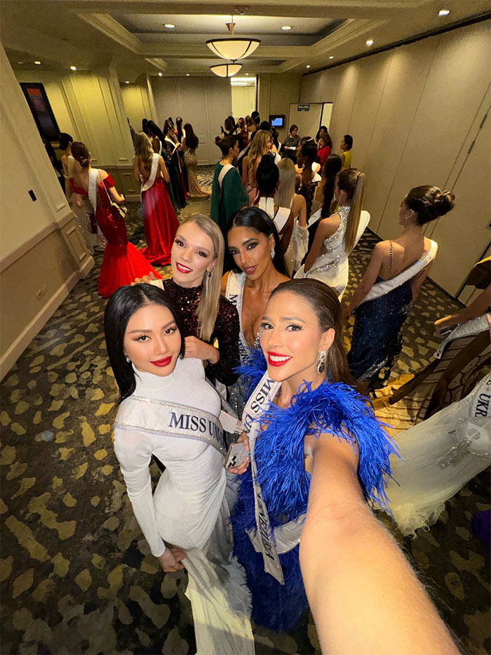 Trong các hoạt động thuộc khuôn khổ cuộc thi, Bùi Quỳnh Hoa cũng không nổi bật, thậm chí là còn mờ nhạt so với những người đẹp khác. Vì thế, thí sinh đến từ Việt Nam không được đánh giá cao trước đêm chung kết. (Ảnh: FBNV)