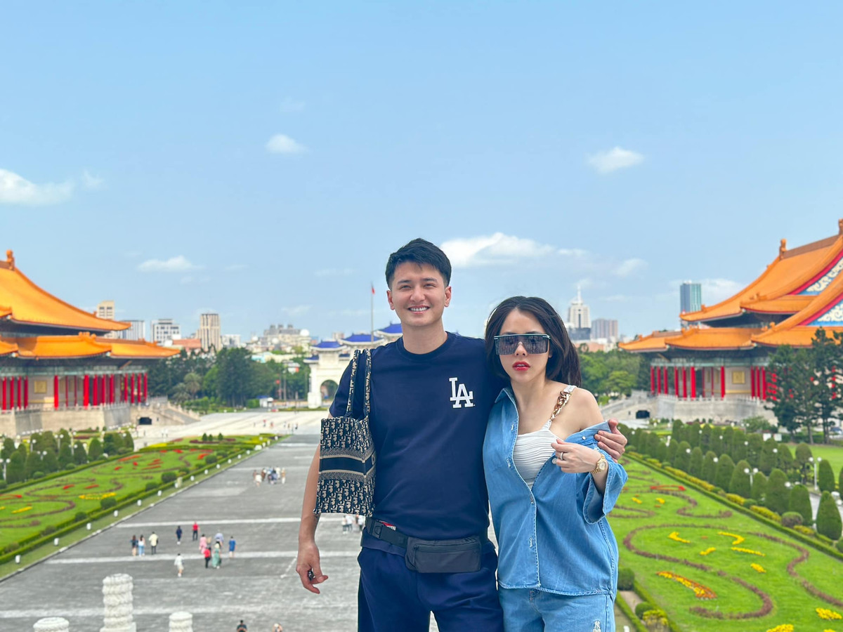 Bạn gái hơn tuổi “đứng hình” vì Huỳnh Anh không cho mặc hở hang Ban gai hon tuoi “dung hinh” vi Huynh Anh khong cho mac ho hang