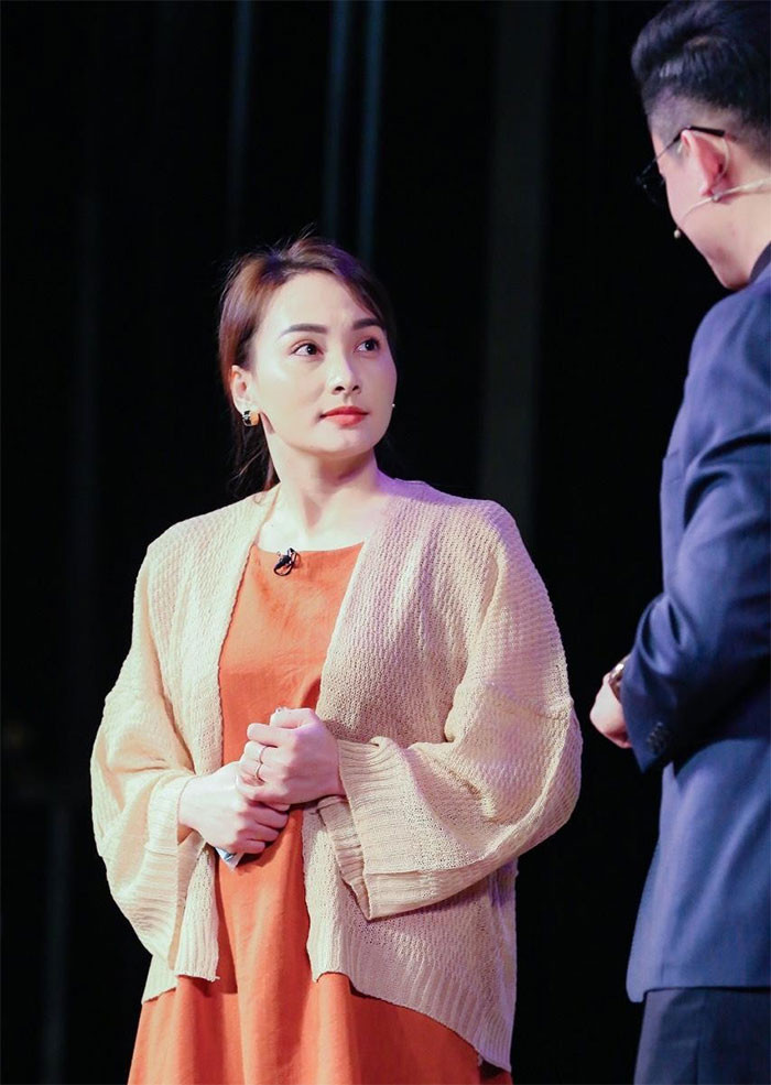 Sau hai năm vắng bóng, Bảo Thanh trở lại sân khấu kịch với vở Bản danh sách điệp viên do NSND Lê Hùng đạo diễn. (Ảnh: Tiền phong)