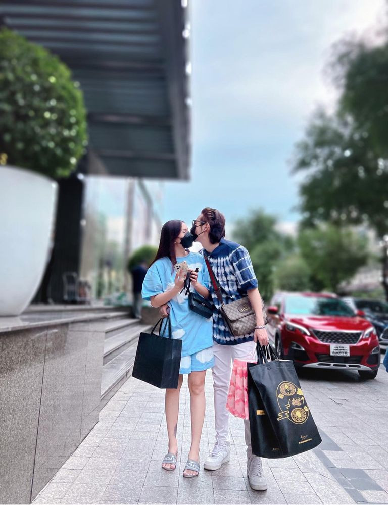 Thậm chí, nam diễn viên này còn từng nhắn nhủ Khả Như khi nào hết dịch sẽ cưới.