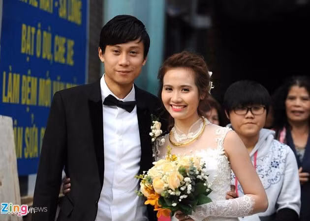 Huyền Lizzie kết hôn với ông xã Lynh Hoàng vào năm 2014. Chồng cũ của cô xuất thân từ gia đình giàu có, sở hữu công ty riêng. Sau khi kết hôn, cô ít xuất hiện trên màn ảnh nhỏ lẫn sự kiện giải trí. (Ảnh: Zing)