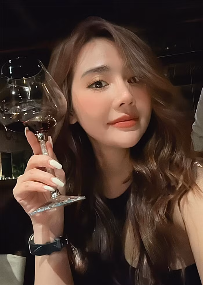 Tháng 6/2019, Huyền Lizzie xác nhận đã hoàn tất thủ tục ly hôn chồng.