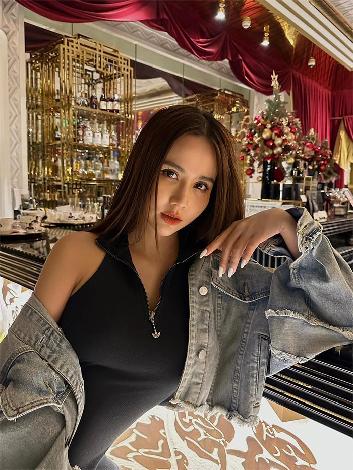 Ngoài phim ảnh, Huyền Lizzie rất nỗ lực kinh doanh và đã mua được nhà riêng từ ba năm trước.