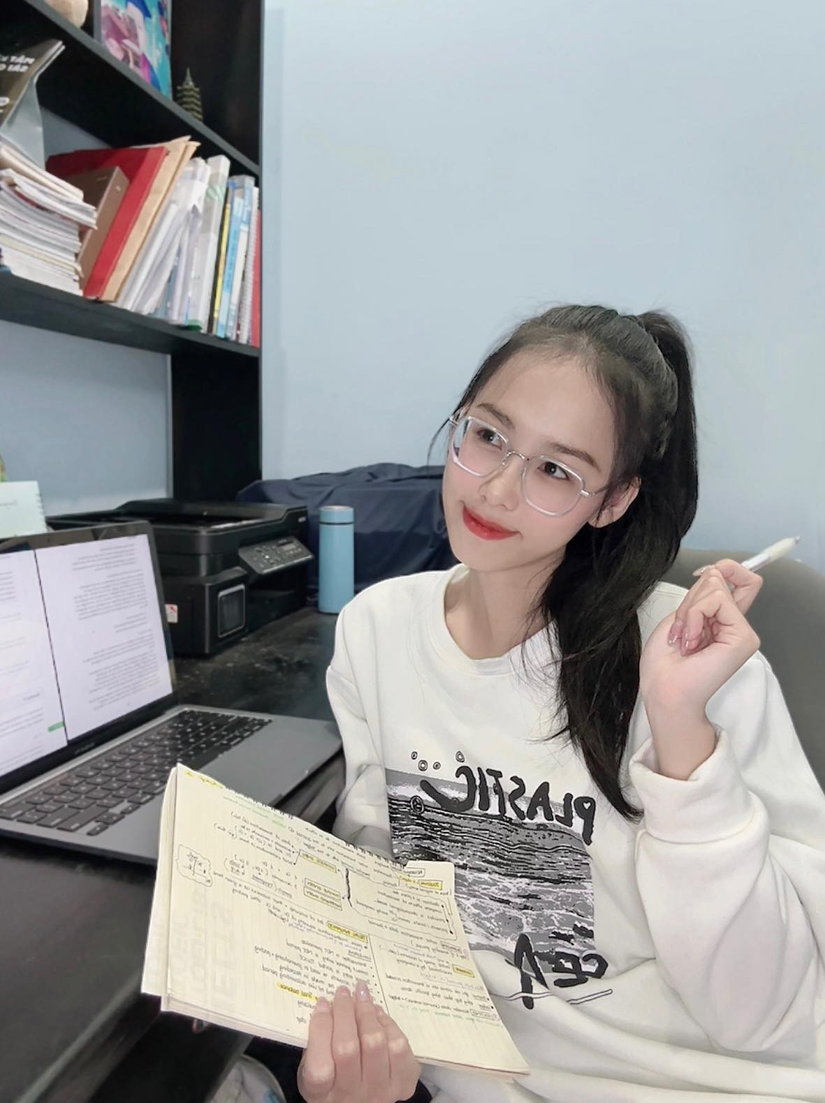 "Bà trùm hoa hậu" Phạm Kim Dung phải thốt lên: "Ngồi đánh xong cái bảng thành tích muốn đi truyền nước luôn".