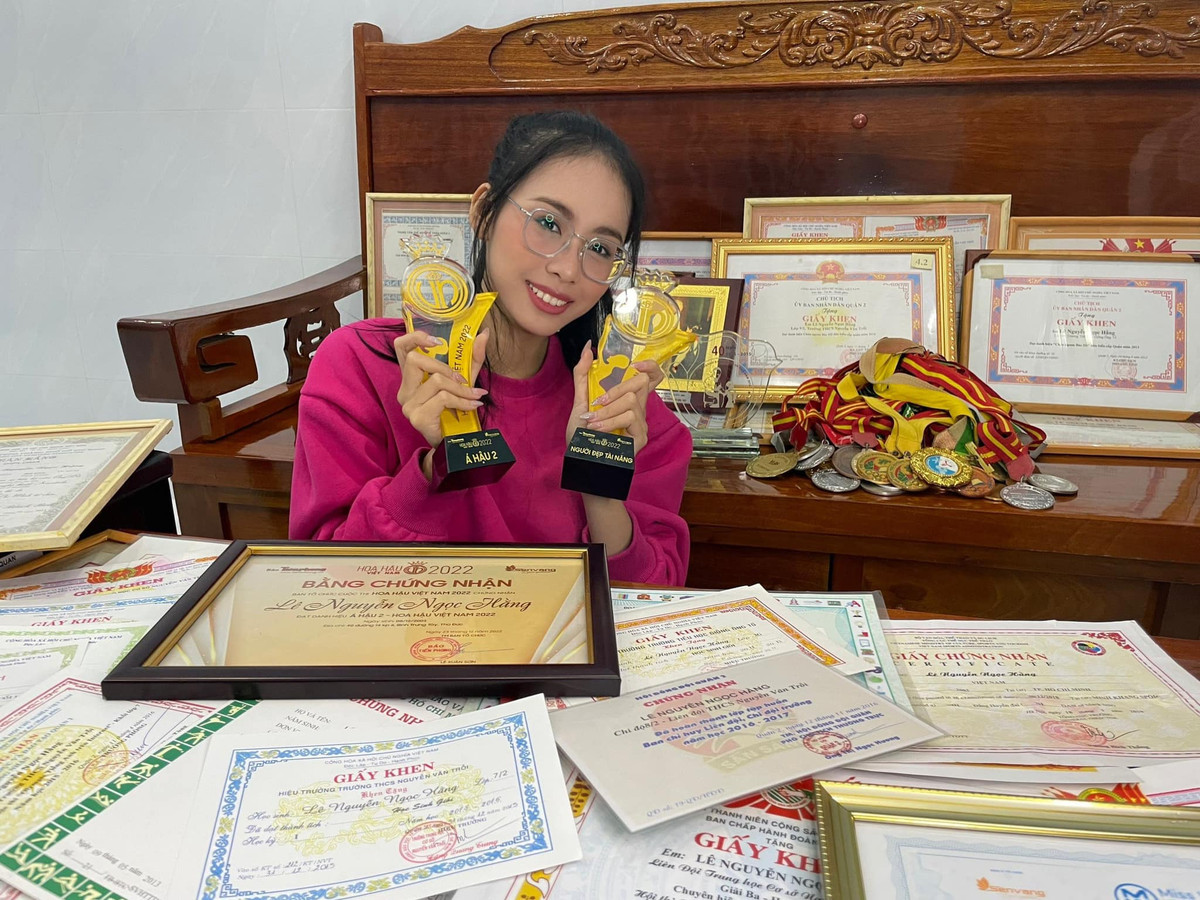 Trước khi đến với các đấu trường sắc đẹp, Á hậu của Hoa hậu Việt Nam 2022 đã gắn liền với hình ảnh nữ võ sĩ karate "Nhị đẳng huyền đai môn Karatedo".