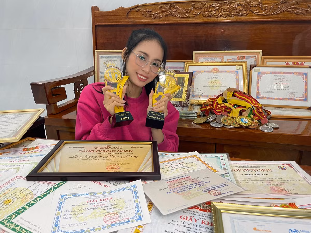 Trước khi đến với các đấu trường sắc đẹp, Á hậu của Hoa hậu Việt Nam 2022 đã gắn liền với hình ảnh nữ võ sĩ karate "Nhị đẳng huyền đai môn Karatedo".