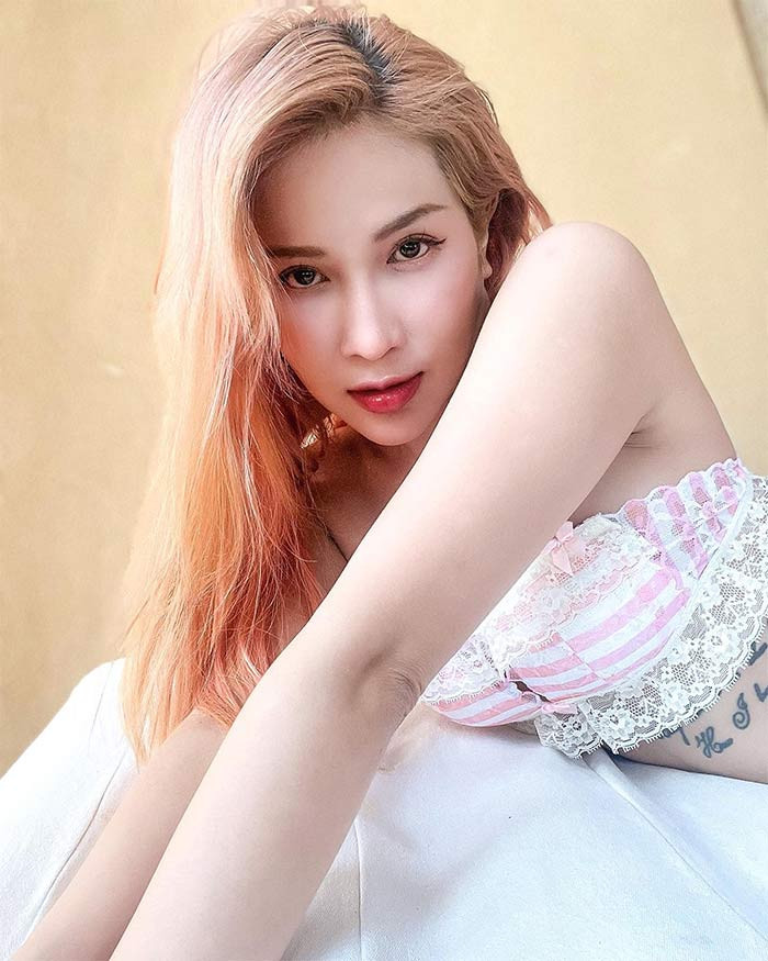 Khả Như từng hẹn hò với nam diễn viên Khương Ngọc nhưng sau đó cả hai âm thầm chia tay. Từ đó đến nay cô chưa từng công khai hẹn hò với ai.