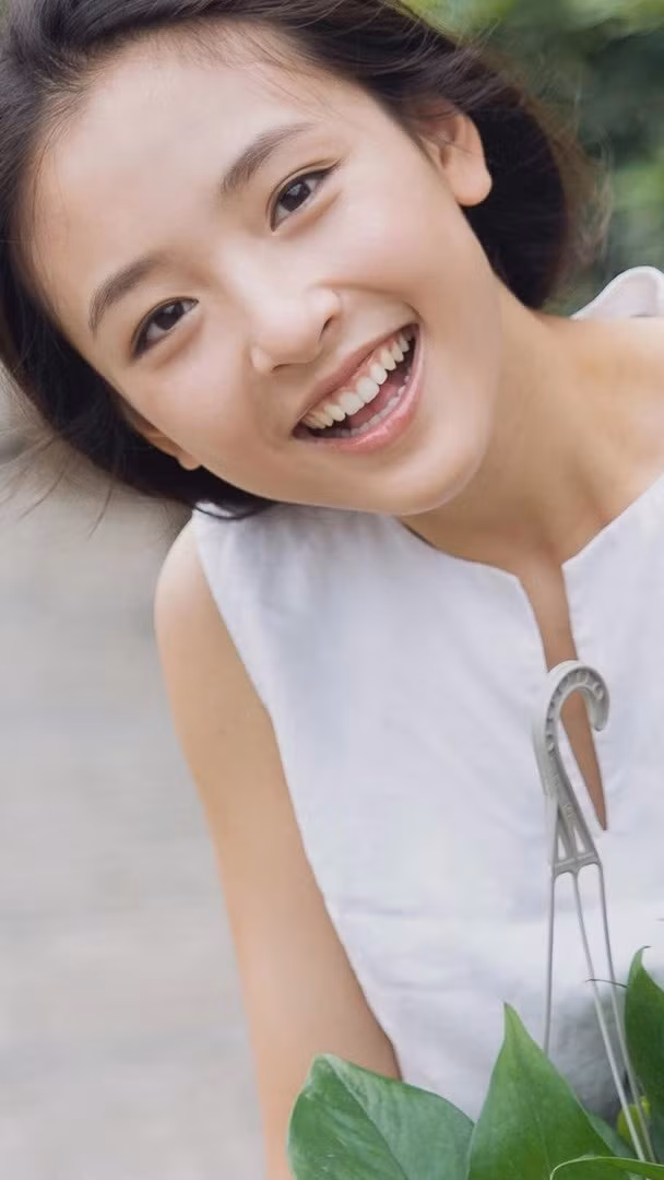 Năm 2011, Ngô Thiến tham gia cuộc thi hoa hậu Hồ Bắc và đạt được giải thưởng "Người đẹp ăn ảnh nhất". Người đẹp 31 nổi tiếng với nhiều phim như: "Anh chỉ thích em", "Lê hấp đường phèn", "Bên nhau trọn đời", "Em là niềm kiêu hãnh của anh", "Yêu em từ cái nhìn đầu tiên", "Lộc đỉnh ký", "Địch nhân kiệt"... (Ảnh: Sina)