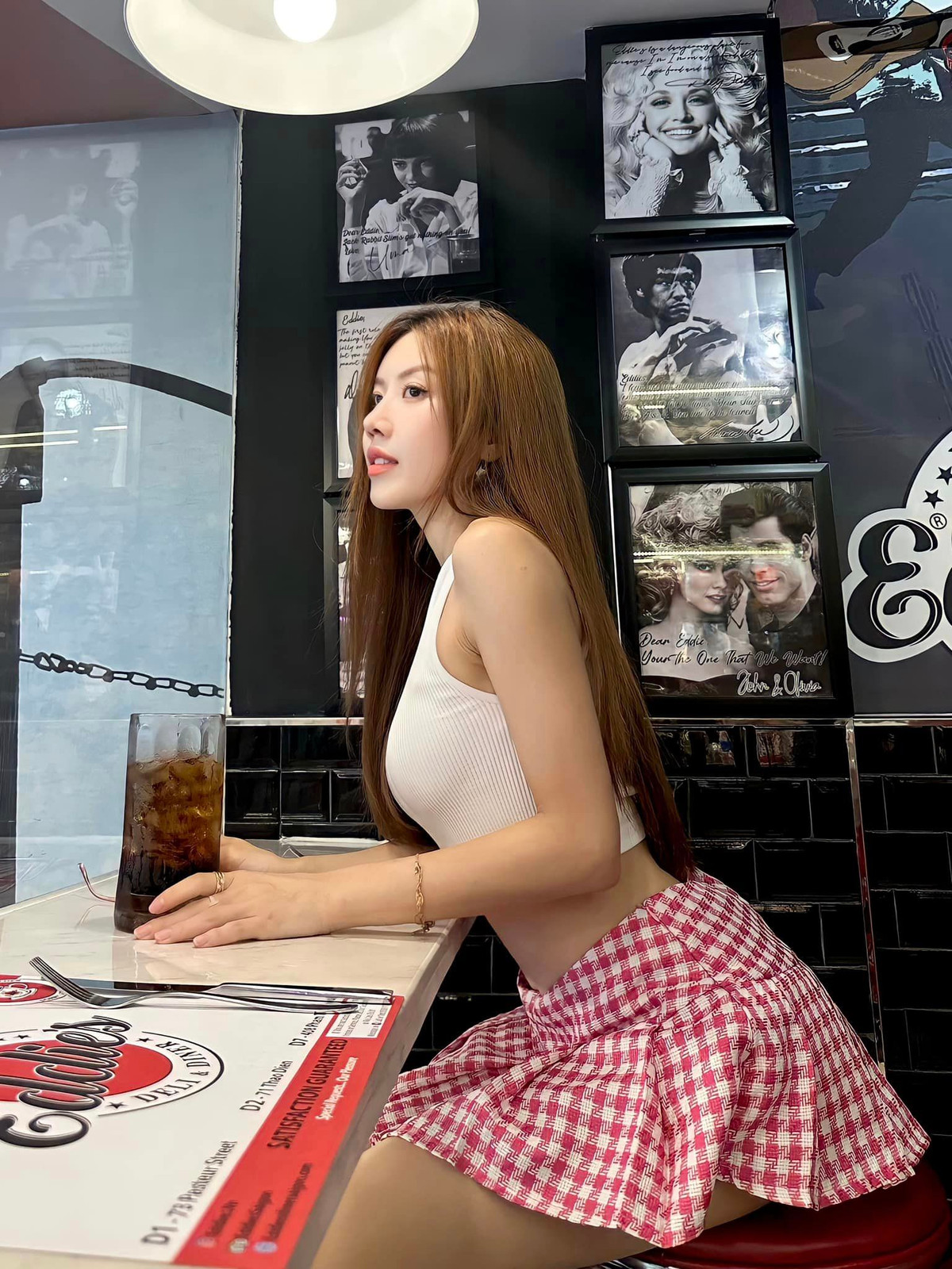 Trang Pháp của hiện tại sở hữu vẻ đẹp "kẹo ngọt", gương mặt thanh thoát.