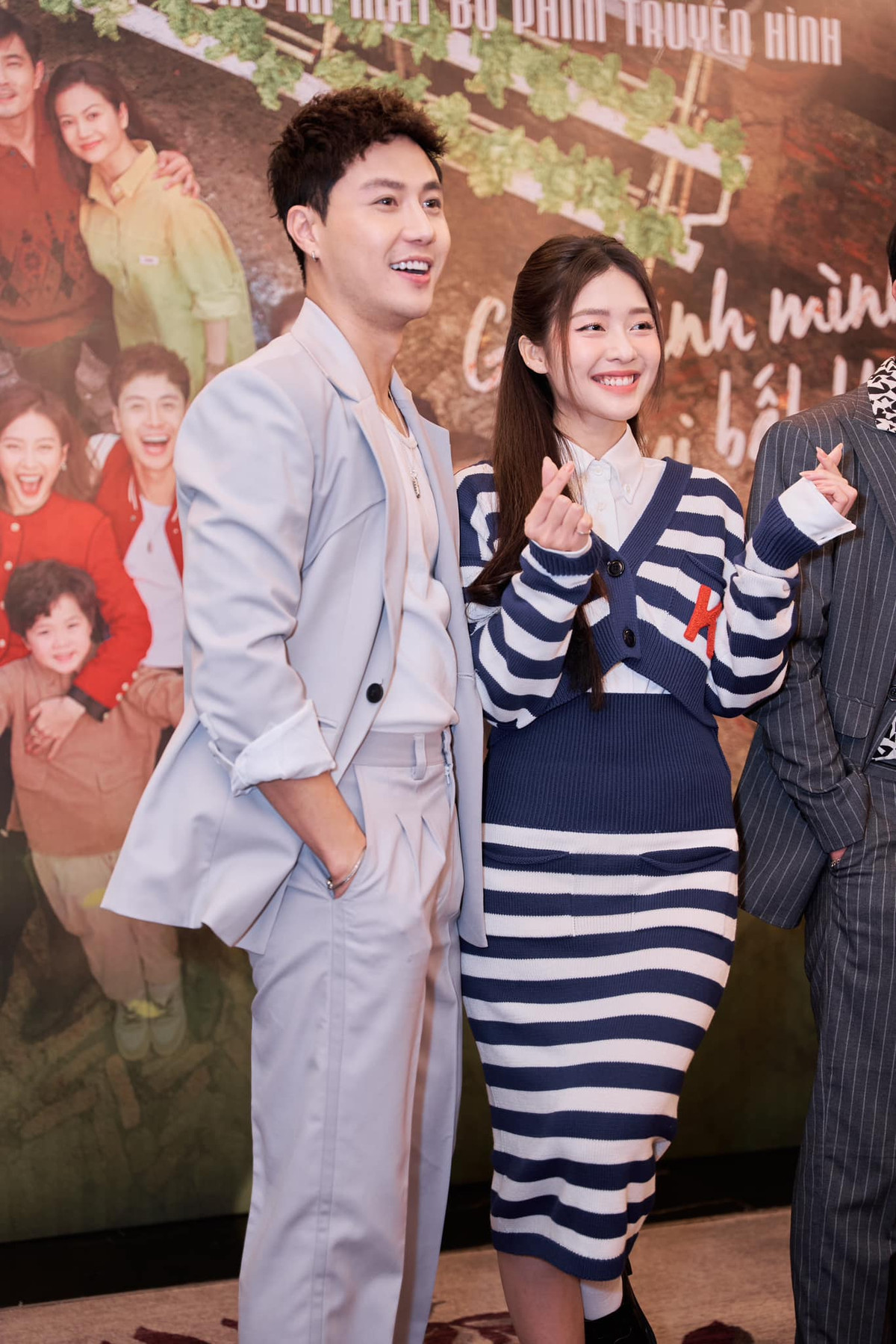 Sau thành công rực rỡ của "11 tháng 5 ngày", Thanh Sơn và Khả Ngân trở lại với vai cặp đôi mới cưới. Khả Ngân chia sẻ khó khăn khi lần đầu đóng vai vợ chồng trong phim, làm sao để diễn ra cảnh tình và trưởng thành trong phim.