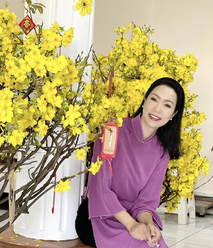 Ở tuổi 52, nữ diễn viên vẫn giữ được vòng eo từ 60-62cm dù không ăn kiêng hay có bí quyết giữ cân nào.