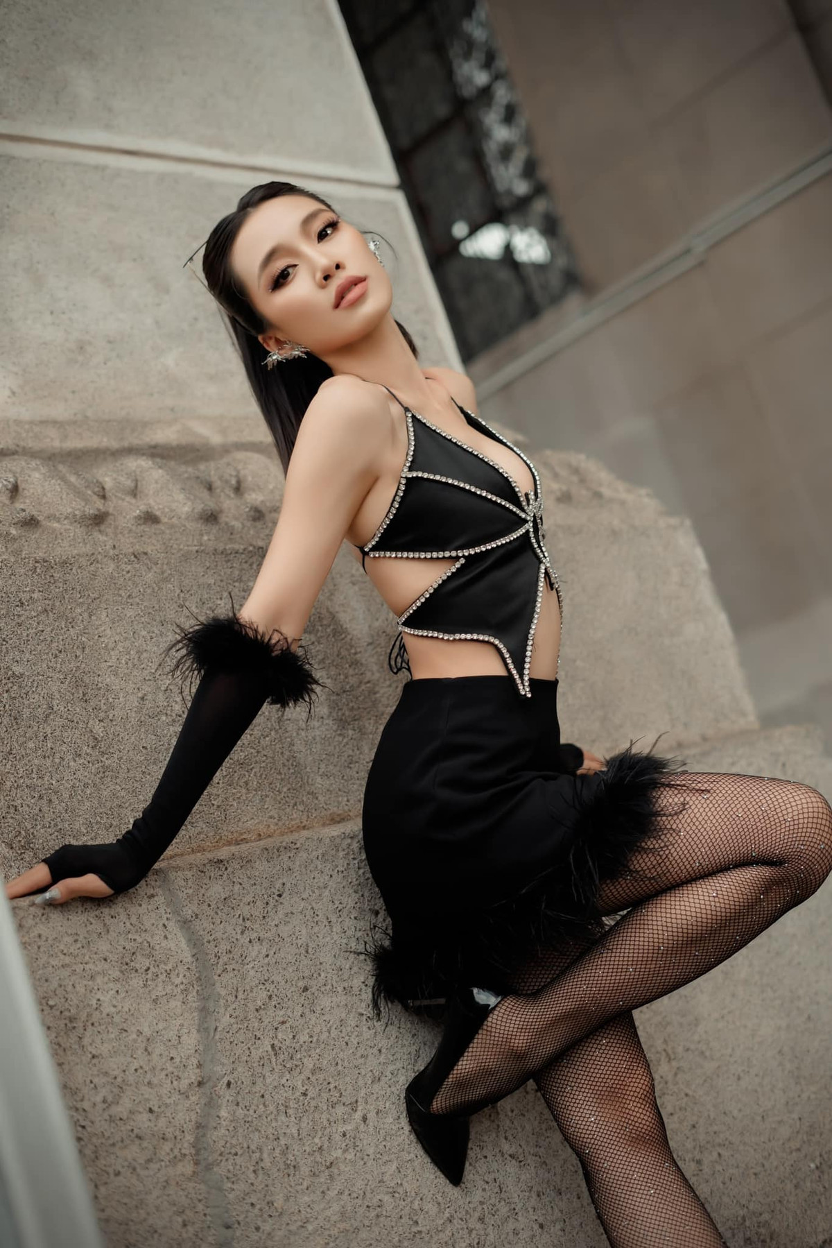 Tú Tri được ông xã đạo diễn hỗ trợ và ủng hộ hết mình để cô theo đuổi con đường nghệ thuật.