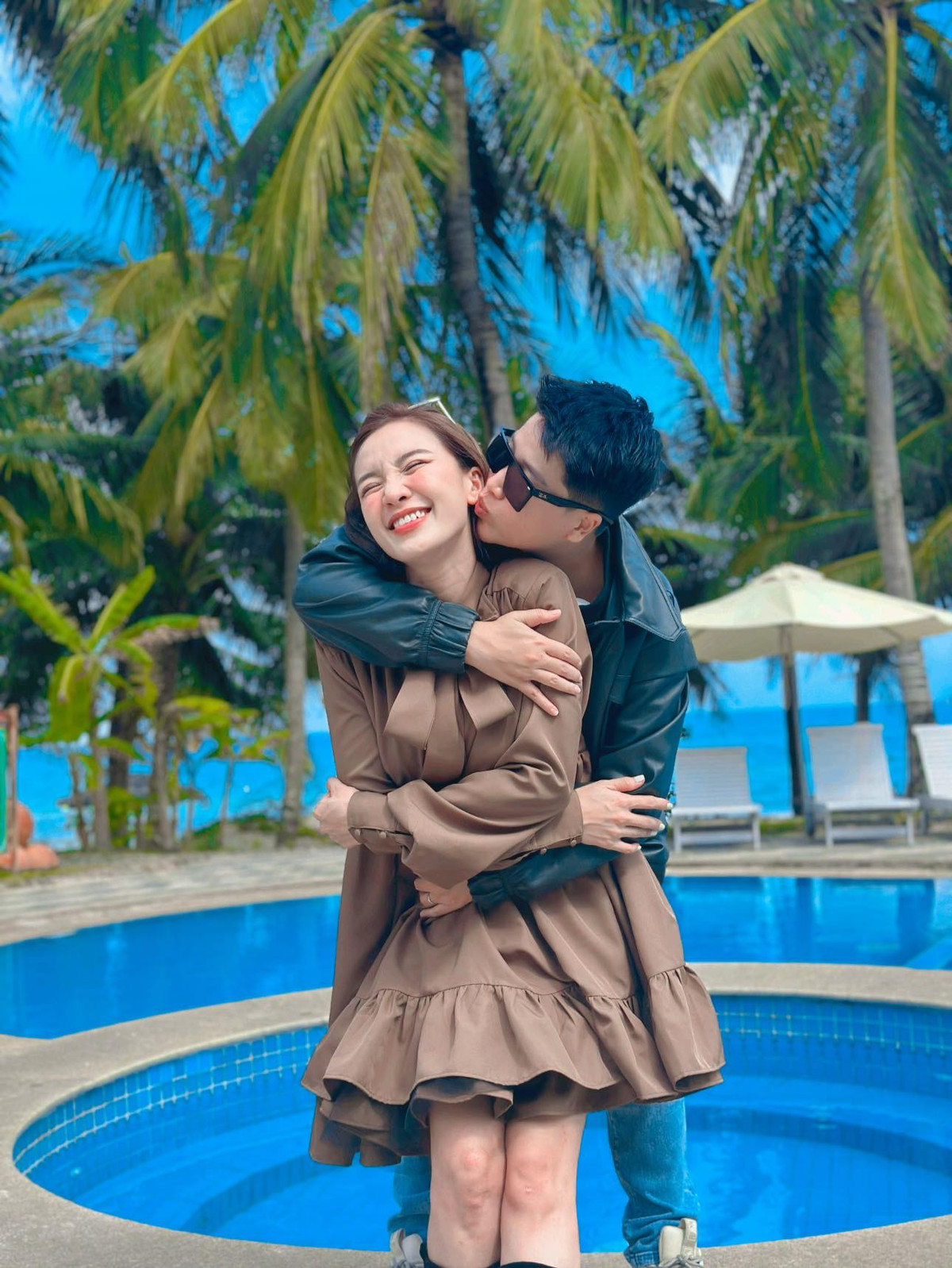 Ngoài nhan sắc lẫn tài năng, Tú Tri còn thu hút sự chú ý về đời tư quanh cuộc hôn nhân đồng giới.