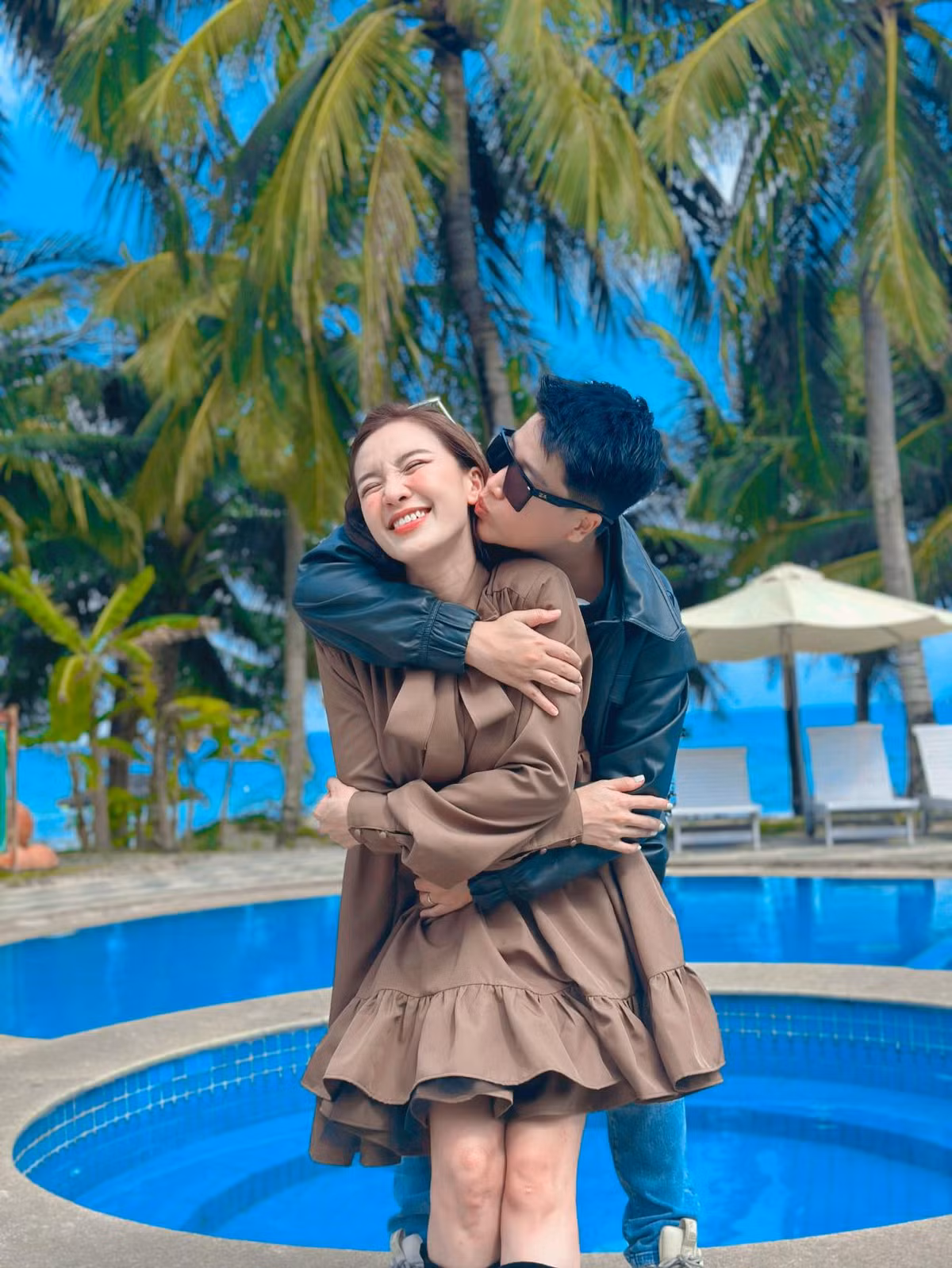 Ngoài nhan sắc lẫn tài năng, Tú Tri còn thu hút sự chú ý về đời tư quanh cuộc hôn nhân đồng giới.