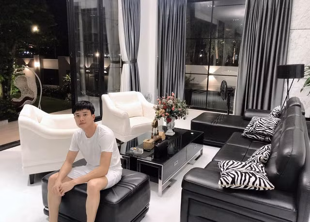 Quốc Trường đã chi 25 tỷ đồng để mua đất, xây dựng và thiết kế căn nhà mới cho bố mẹ.