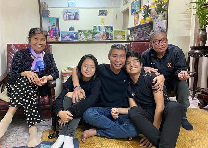 Thục Anh tự nhận mình giống bố nhiều hơn mẹ vì là người tình cảm, dễ khóc, sống vì mọi người, bạn bè nhiều hơn bản thân mình.