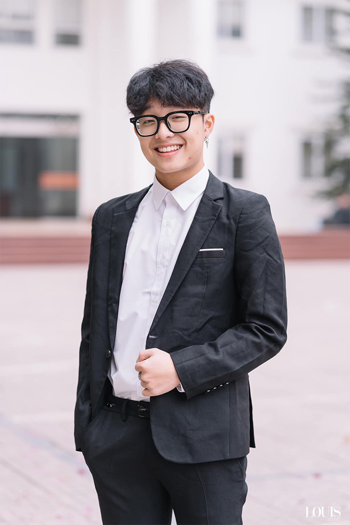 Con trai của Công Lý và vợ cũ Thảo Vân không chỉ có ngoại hình bảnh bao mà tính cách rất dễ thương, biết quan tâm tới mọi người.