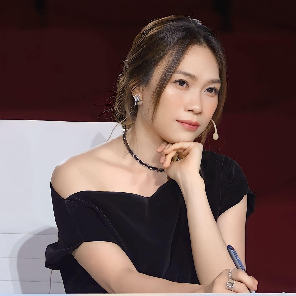 Phong cách nhẹ nhàng và tinh tế càng làm toát lên nhan sắc hết chỗ chê của "chị đẹp".