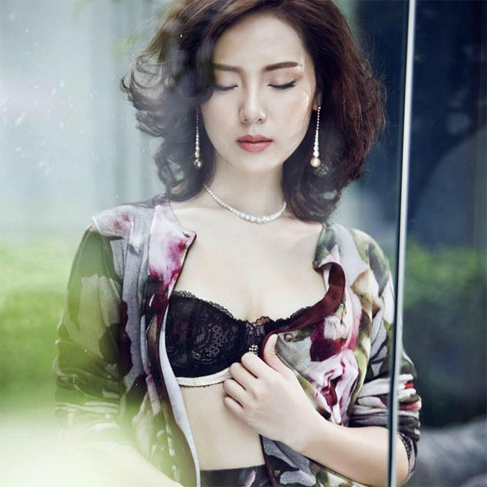 Làn da trắng mịn cũng giúp Phương Linh ghi điểm trong mắt người hâm mộ.