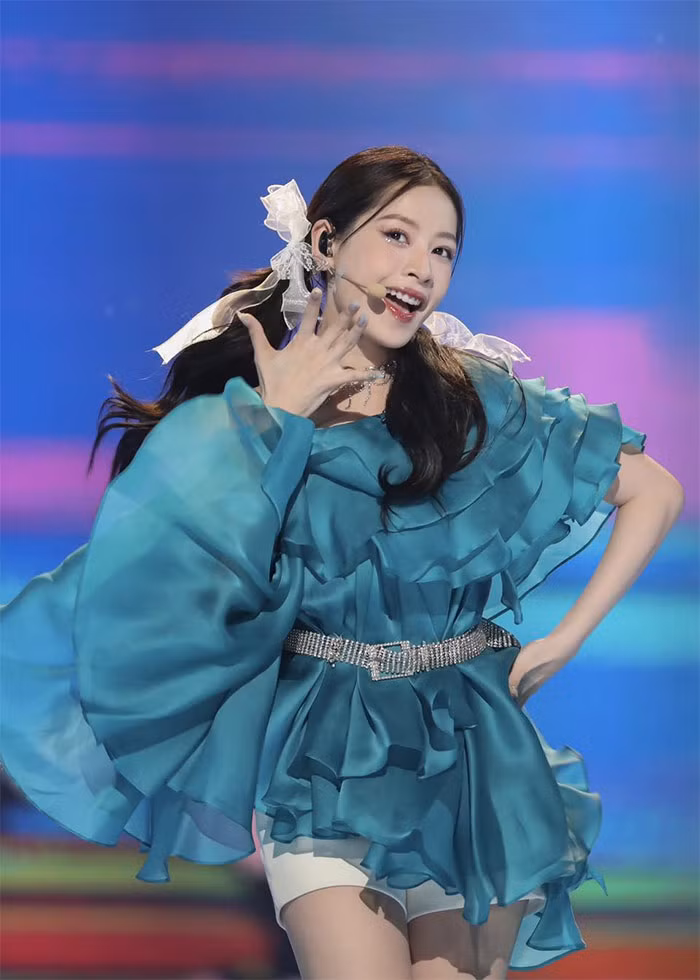 Nữ ca sĩ sinh năm 1993 được mời tham dự nhiều chương trình truyền hình ở Trung Quốc như: "Hương vị Trung Hoa", "Xin chào thứ 7",... (Ảnh: FBNV)