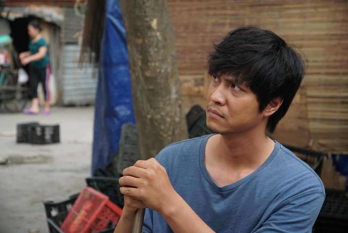 Trước đó, Tô Dũng để lại ấn tượng với vai Điền cửu vạn trong phim "Cuộc đời vẫn đẹp sao". Vai Điền của Tô Dũng được khen ngợi có sự tiến bộ về diễn xuất.