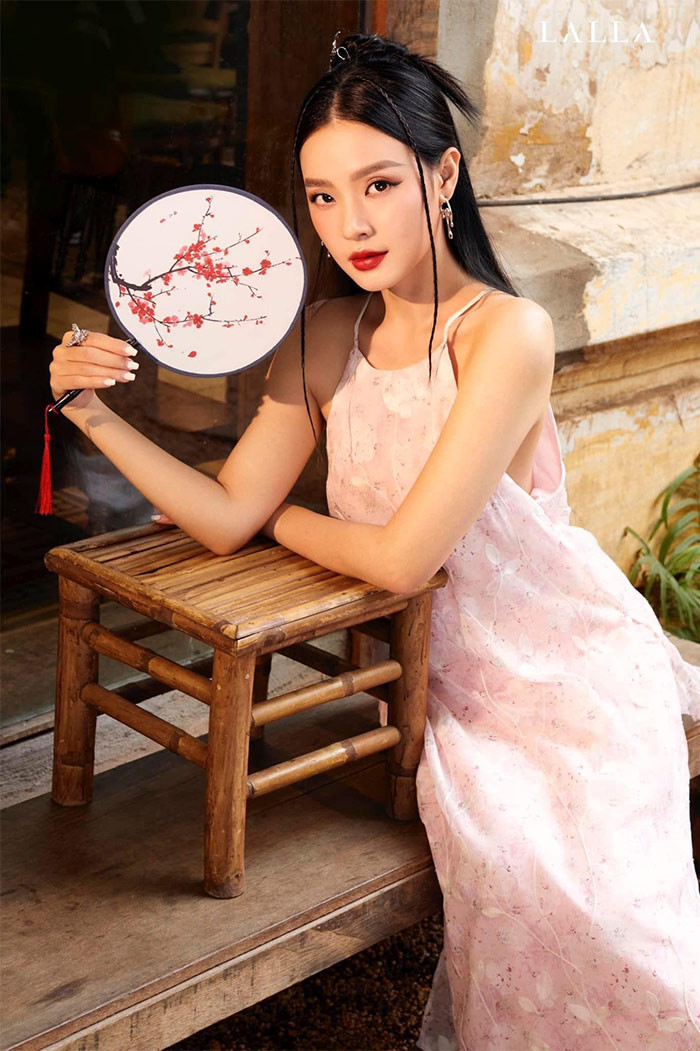 Năm 17 tuổi, Midu đoạt giải quán quân cuộc thi Miss Teen và trở thành người mẫu ảnh.