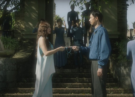 MV "Miền đất hứa" của hai người ra mắt vào tối 27/11. (Ảnh: Cắt từ clip)