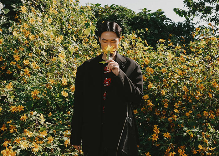 "Miền đất hứa" được sáng tác bởi Hoàng Thùy Linh, Đen Vâu, do DTAP, Cukak sản xuất.