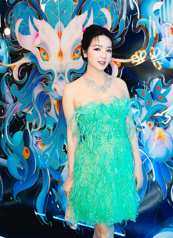 Cô từng là gương mặt diễn viên nổi tiếng và "Nữ hoàng ảnh lịch" những năm 90.