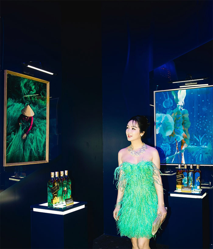 Giáng My được mệnh danh là "người đẹp không tuổi" của Vbiz bởi bao năm qua vẻ ngoài của cô không thay đổi mấy.