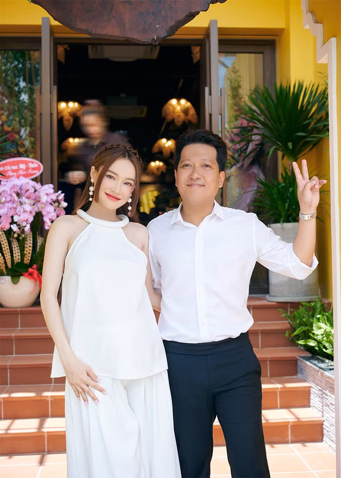 Khi Nhã Phương mang bầu, Trường Giang luôn chăm sóc và cưng chiều vợ, tìm hiểu chế độ ăn uống của bà bầu. Nhã Phương chia sẻ rằng chồng "lên thực đơn" để đảm bảo đầy đủ dinh dưỡng cho vợ và con.