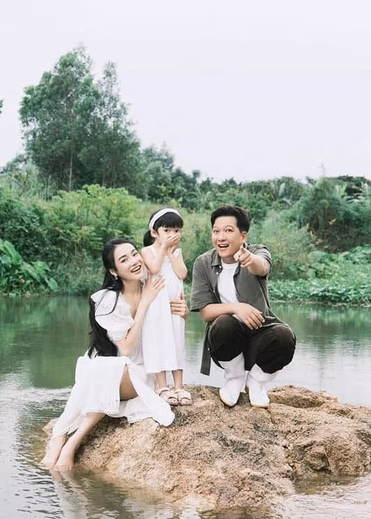 Tháng 1/2019, Nhã Phương sinh con gái đầu lòng, bé Destiny. Tuy nhiên kể từ khi ra đời cho tới khi bé được 4 tuổi, hai vợ chồng nữ diễn viên luôn giấu kỹ hình ảnh của con.