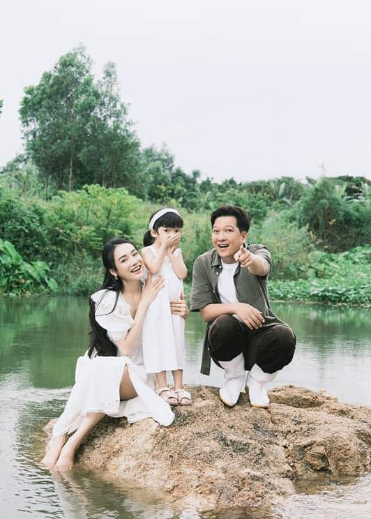 Tháng 1/2019, Nhã Phương sinh con gái đầu lòng, bé Destiny. Tuy nhiên kể từ khi ra đời cho tới khi bé được 4 tuổi, hai vợ chồng nữ diễn viên luôn giấu kỹ hình ảnh của con.