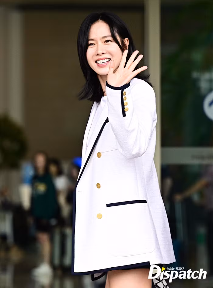 Đây là lần đầu tiên Son Ye Jin công khai xuất hiện trước công chúng sau khi sinh con trai đầu lòng vào tháng 11/2022. (Ảnh: Dispatch)