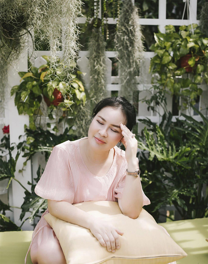 Cuộc sống hạnh phúc, viên mãn khiến bà xã Quý Bình ngày càng nhuận sắc.