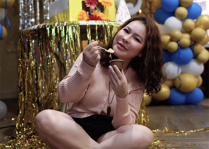 Vợ diễn viên Quý Bình được khen là ngày càng trẻ trung, xinh đẹp, sau khi kết hôn với nam diễn viên.