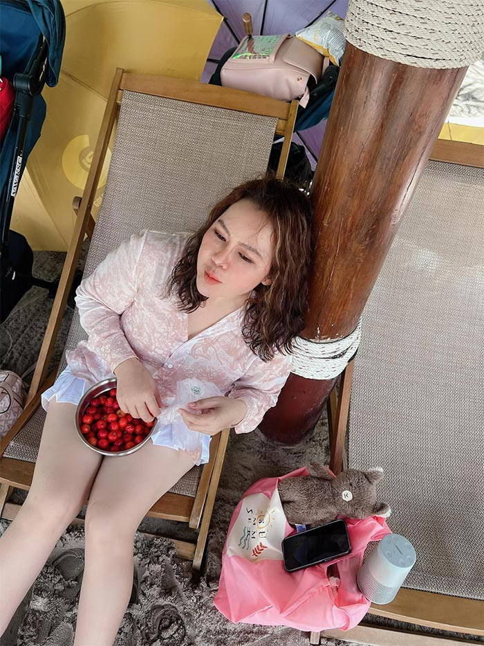 Tháng 3/2022, Ngọc Tiền sinh cho Quý Bình một cậu con trai và chỉ trong một thời gian ngắn vợ Quý Bình đã lấy lại được vóc dáng, giảm hơn 10kg.